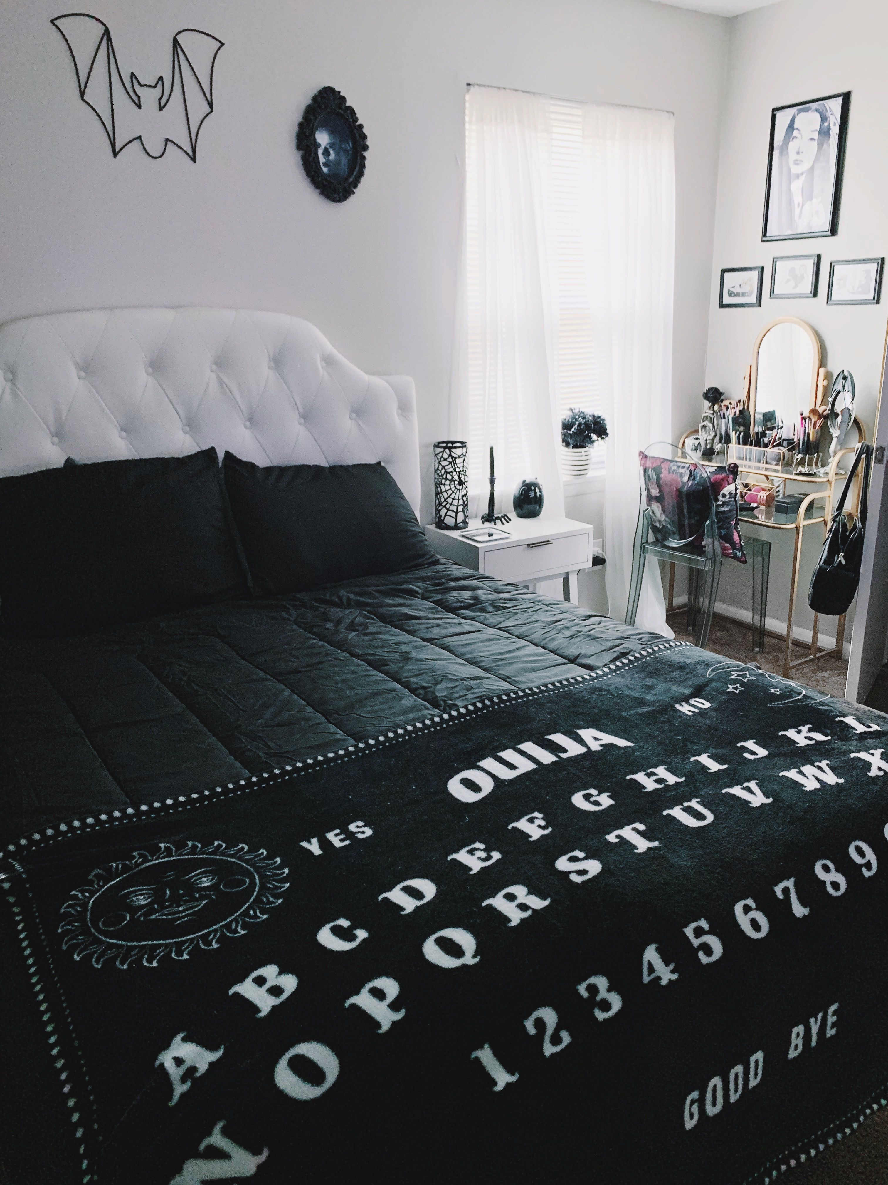 Featured image of post Black Emo Room Decor