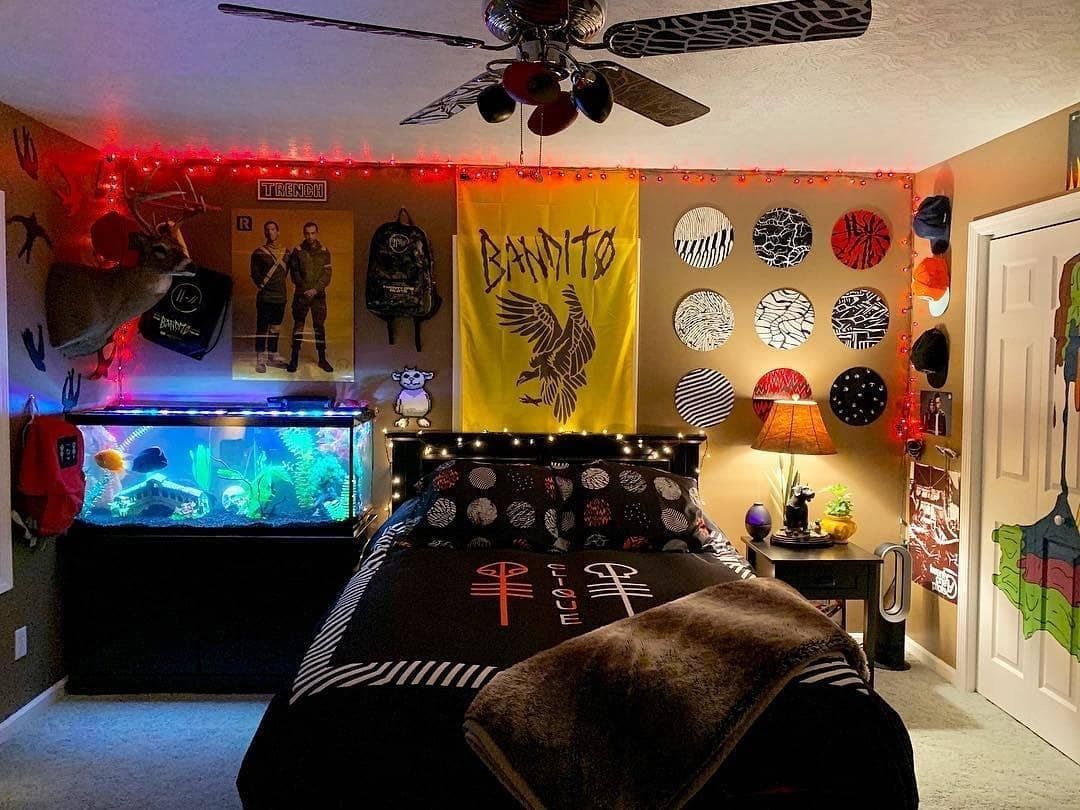 Featured image of post Emo Room Decor Aesthetic